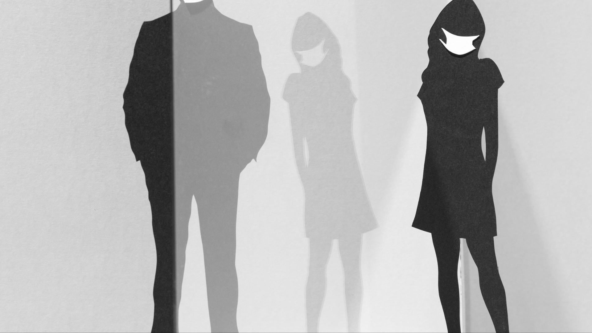 people-with-medical-masks-glass-divider-coronavirus-protection Seksualitetens ydre og indre ansigter